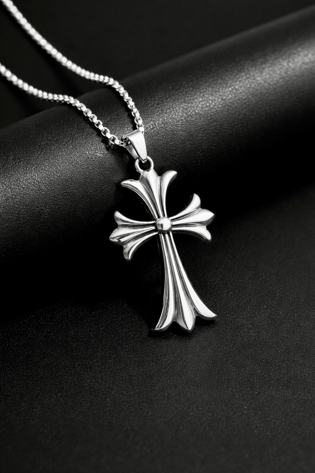 Chrome heart pendant with chain (Limited edition)
