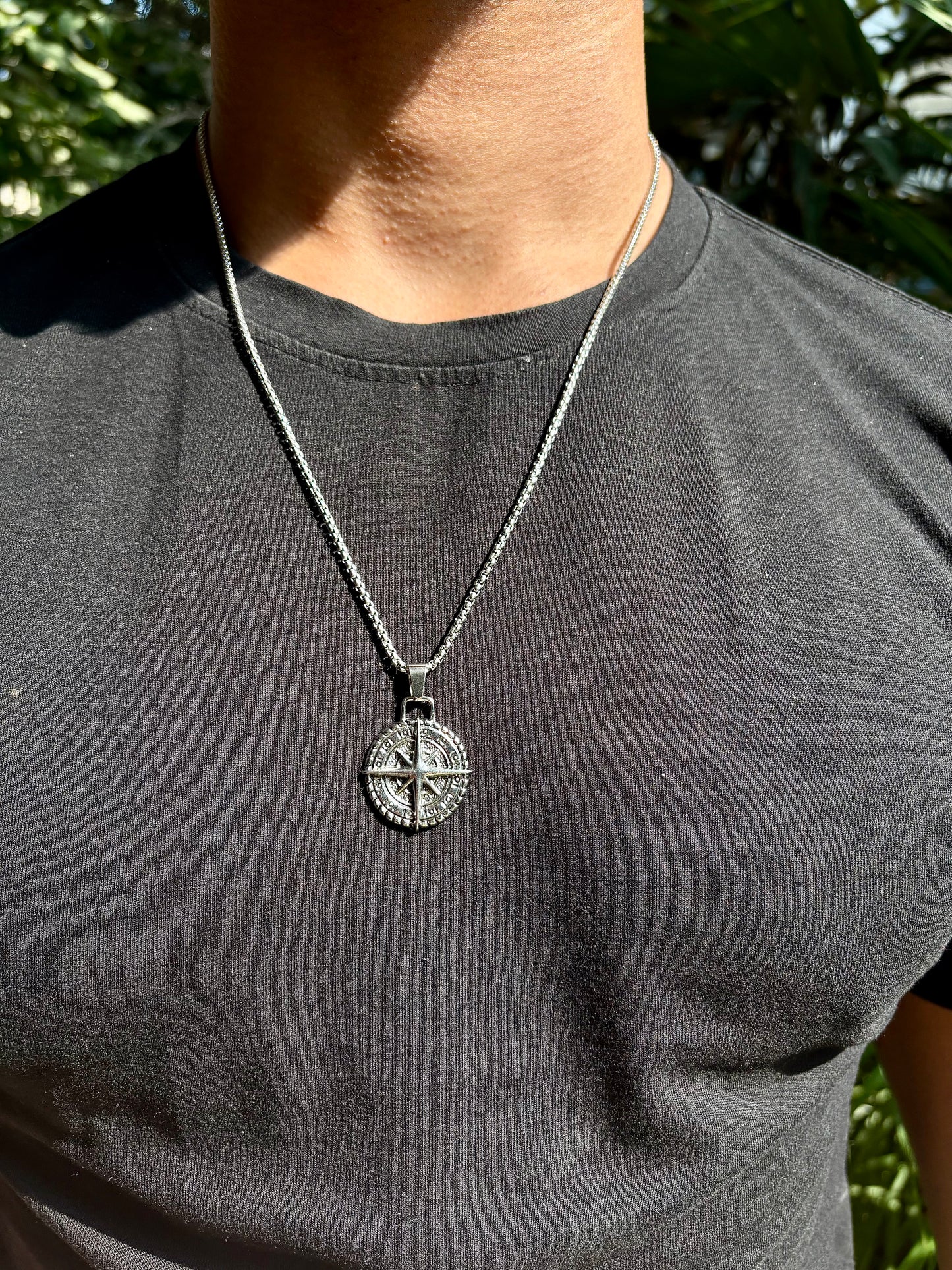 Compass pendant chain (Titanium silver)