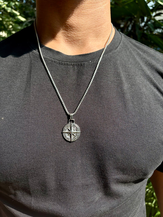 Compass pendant chain (Titanium silver)