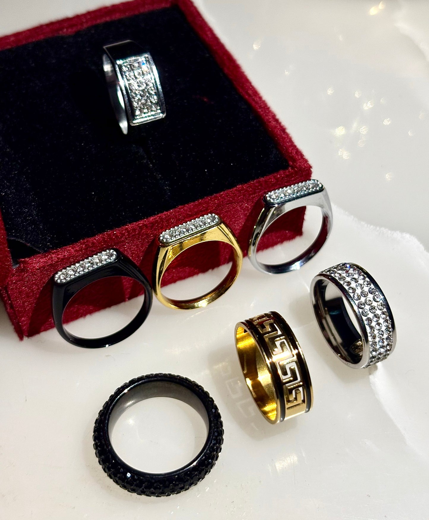 Luxury signet rings box (Size - universal one size)