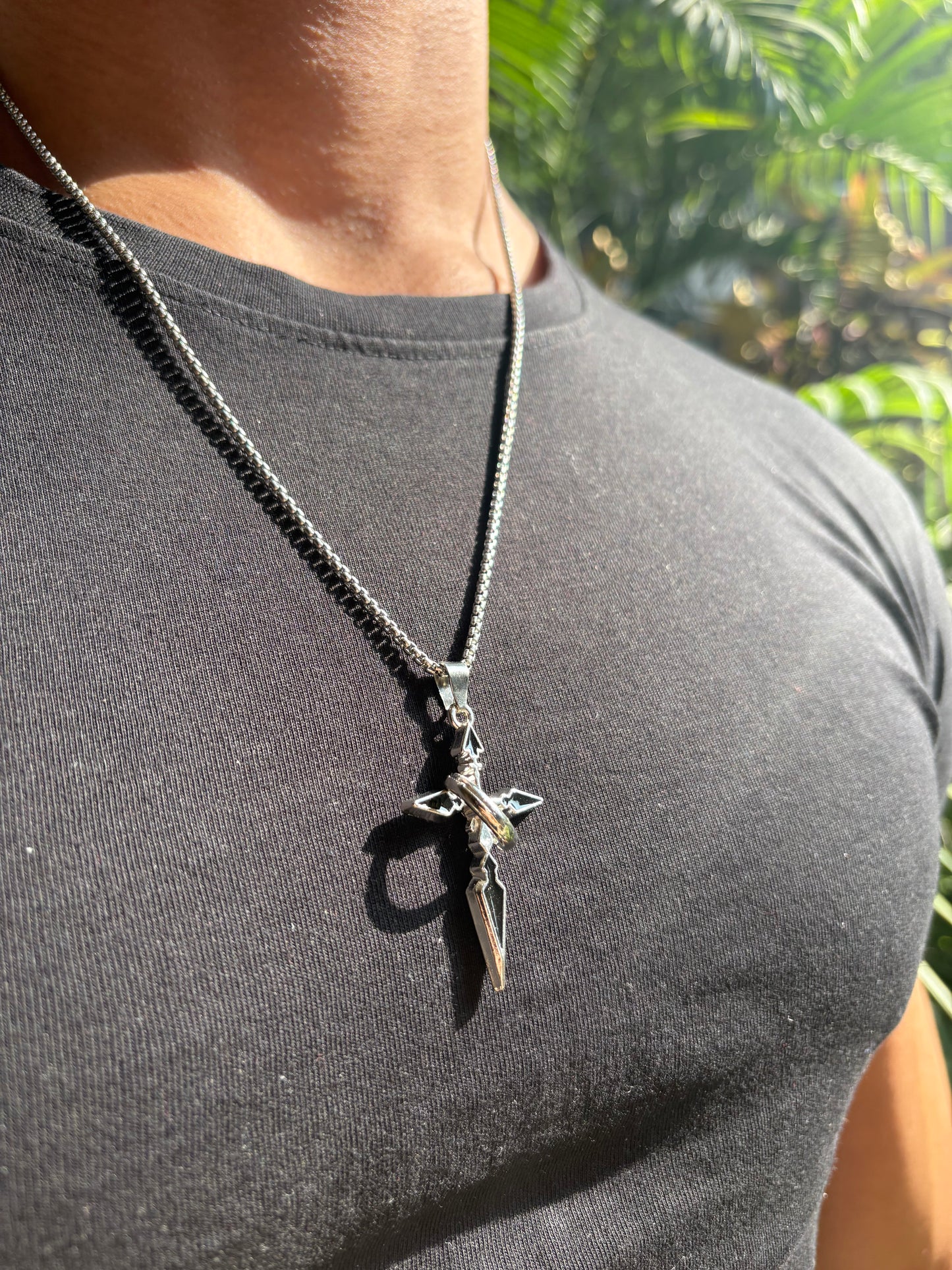 Cross blade pendant with chain