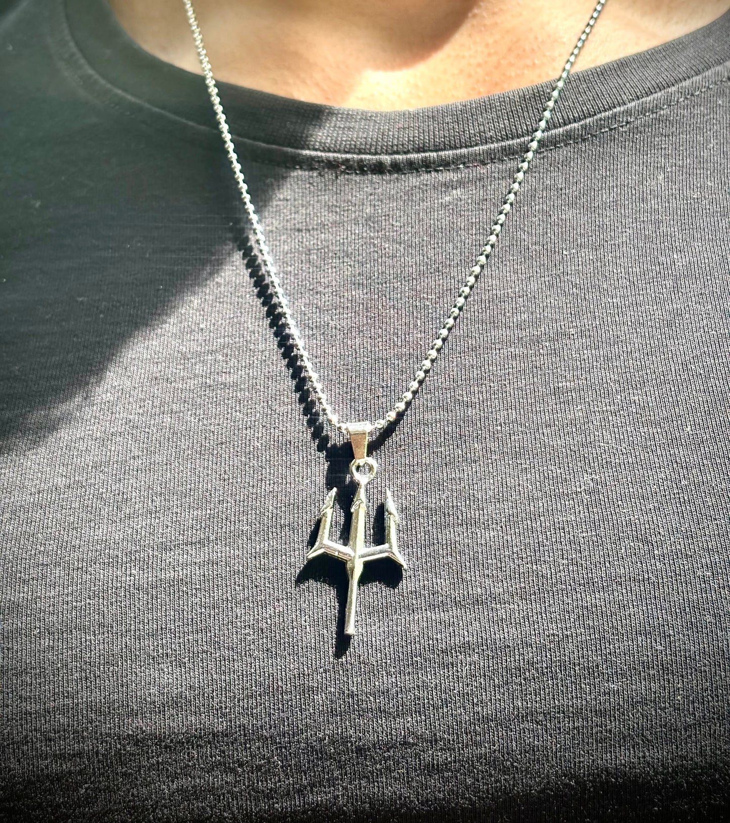 Minimalistic Trident pendant with chain (Limited edition)
