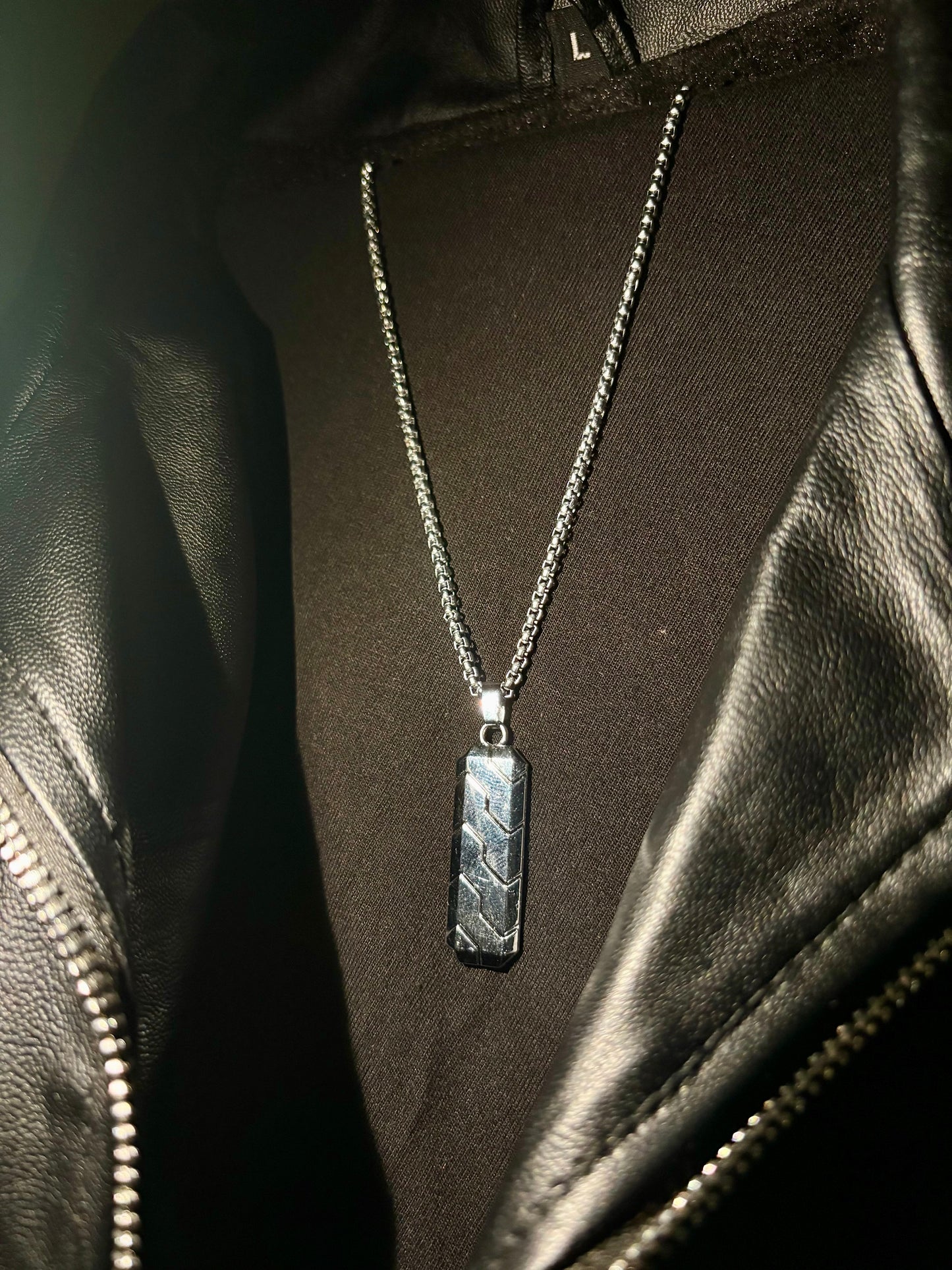 Platinum bar pendant chain (Limited Edition)