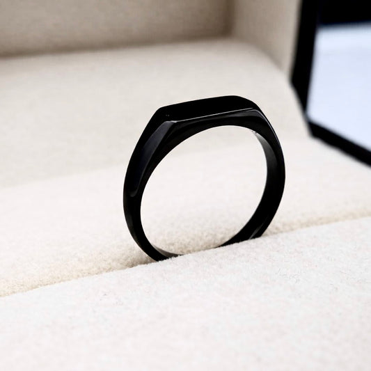 Jet black signet ring (Size - Universal one size)