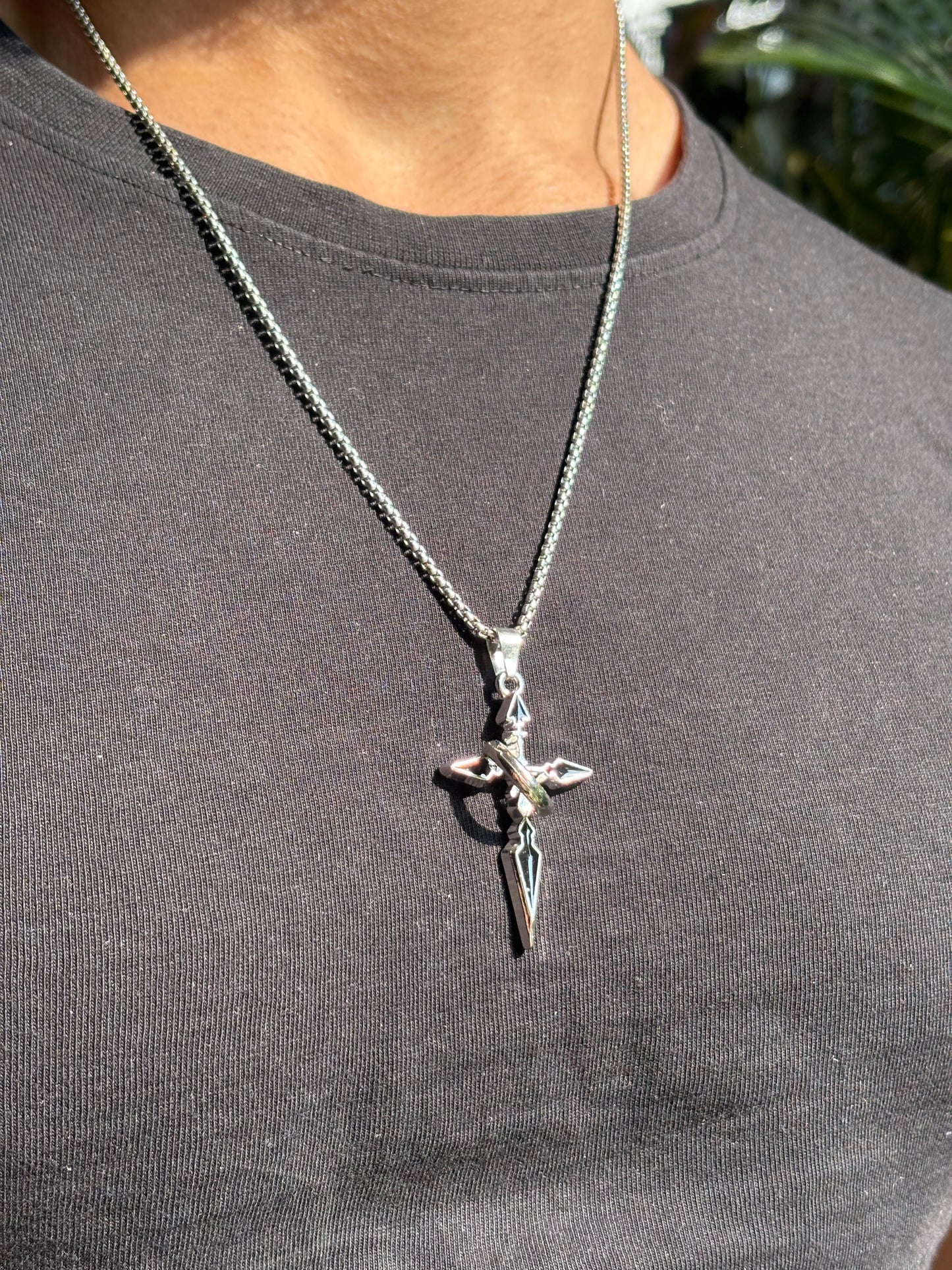 Cross blade pendant with chain