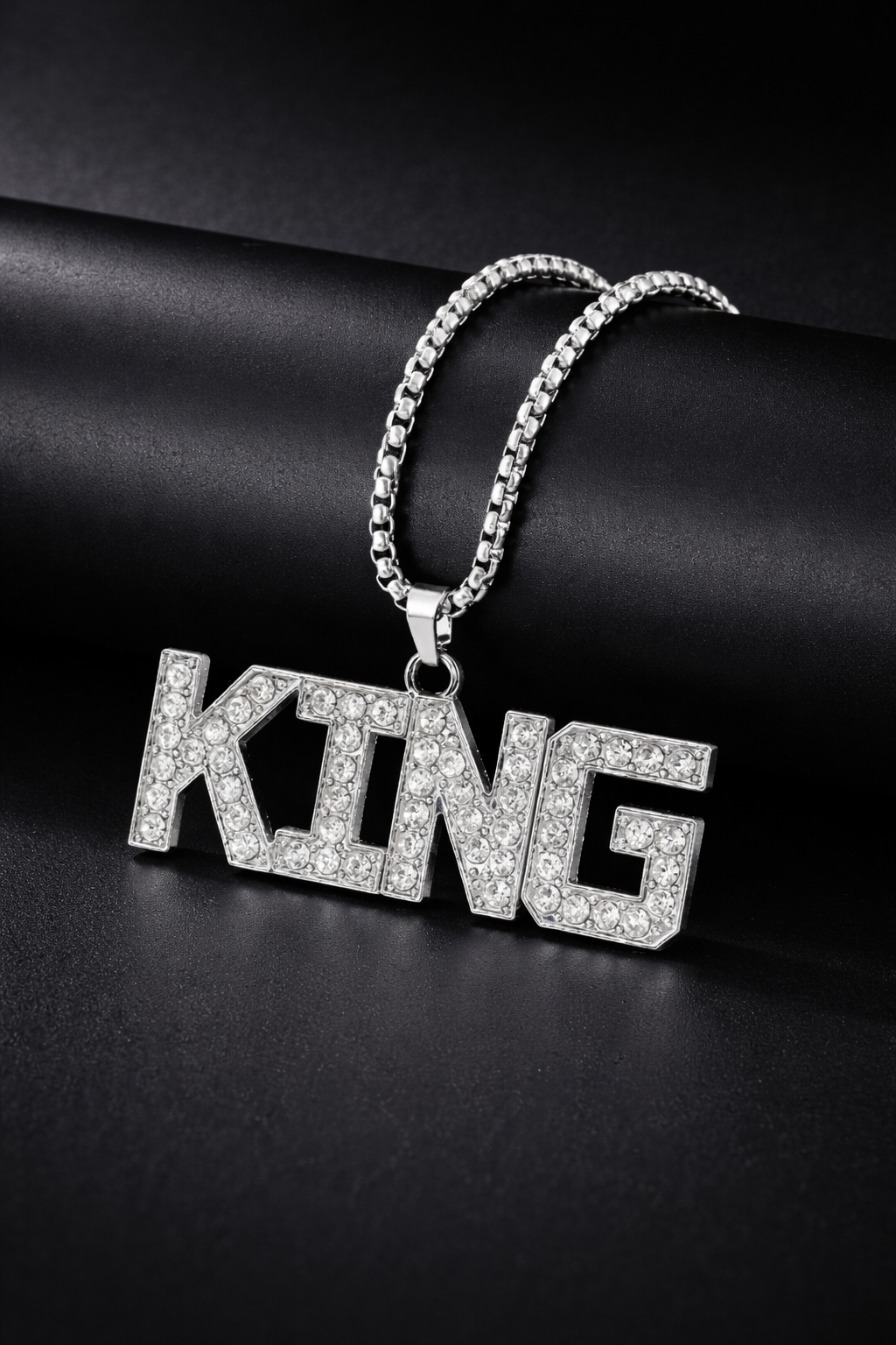 Iced out royal king pendant with chain (Limited edition)
