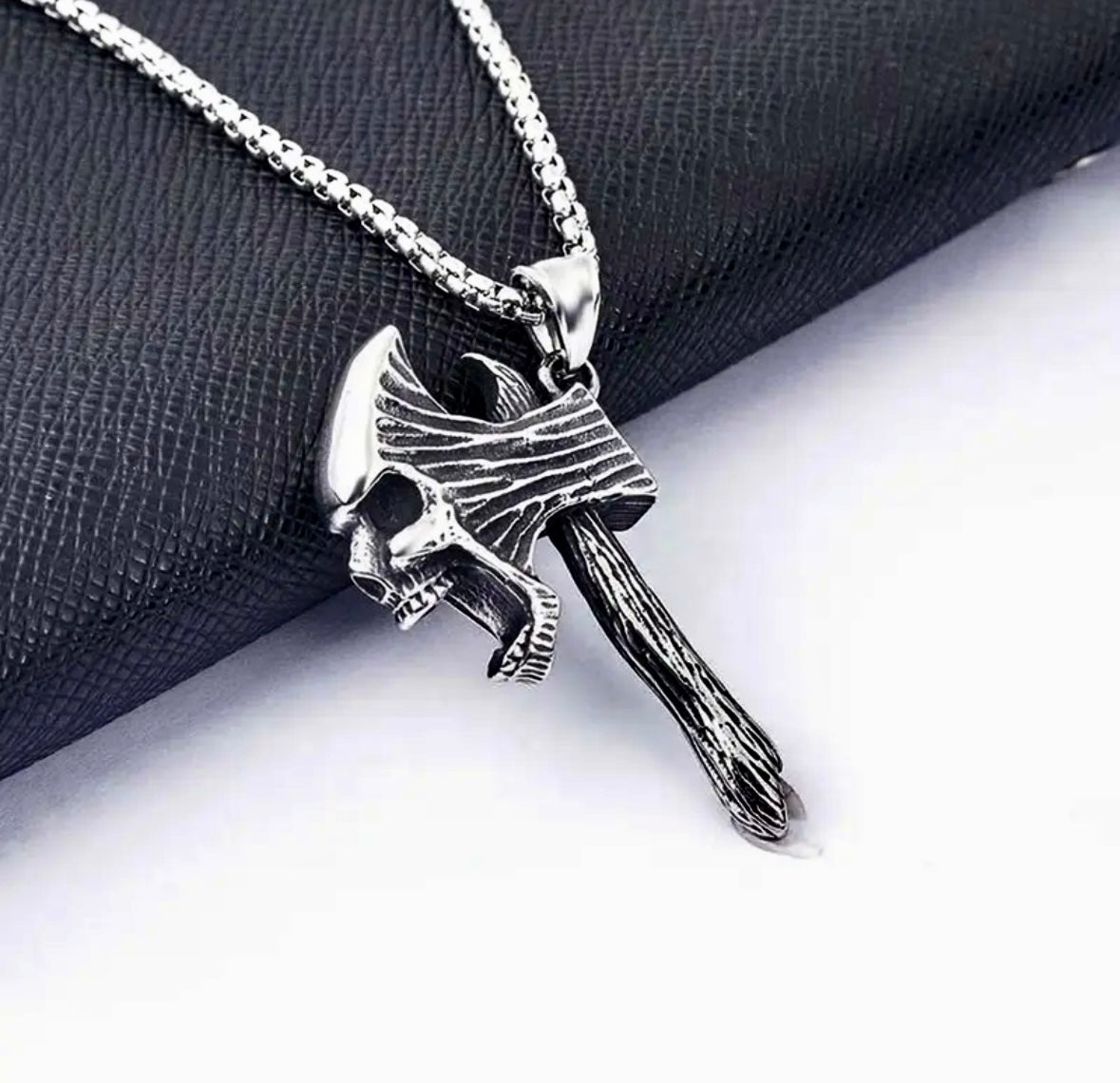 Screaming skulled axe gothic pendant with chain (Limited edition)