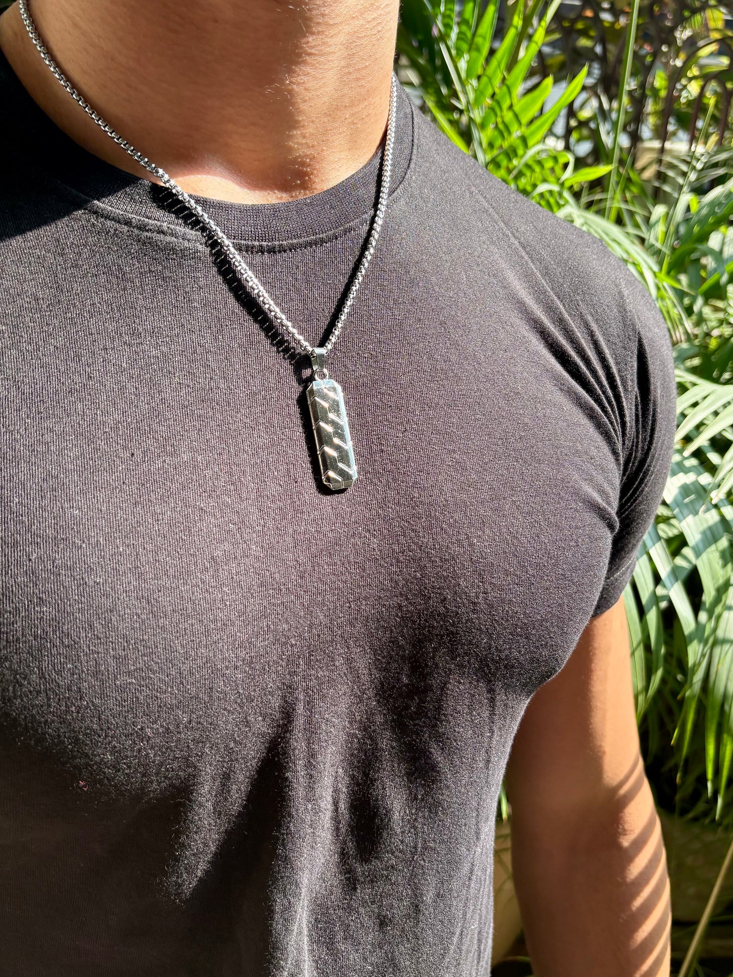 Platinum bar pendant chain (Limited Edition)